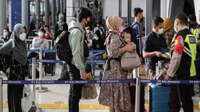 Perjalanan panjang, pola makan yang berubah drastis, dan kelelahan fisik sering kali bikin penyakit dalam tubuh kambuh.