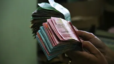Ilustrasi jumlah bantuan dan penerima bantuan PKD yang mulai dicairkan Maret sebelum Lebaran 2025. 