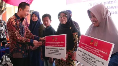 Besok! Bansos Tunai Rp500.000 dan Rp300.000 Siap Cair di Bank BRI, BNI, dan Mandiri, Cek Nama Anda Sekarang!