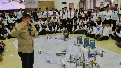 Sabtu Malam 19 April 2025, jelang keberangkatan kloter pertama jemaah haji, ratusan petugas haji atau Petugas Penyelenggara Ibadah Haji (PPIH) Arab Saudi diuji kesiapannya menghadapi puncak haji yang sangat menentukan yaitu fase Armuzna alias Arafah, Muzdalifah dan Mina.