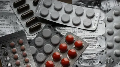 Beberapa jenis obat yang sering ditemukan di rumah tangga ternyata dapat berpotensi merusak ginjal jika digunakan secara sembarangan.