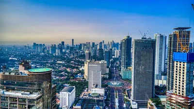 Gubernur DKI Jakarta Pramono Anung telah mengerjakan proyek pemasangan 100 unit CCTV di berbagai lokasi strategis, termasuk taman kota dan permukiman padat penduduk yang rawan bencana serta kriminalitas.