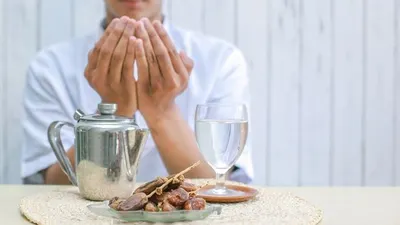 Dalam menetapkan kewajiban ibadah, Islam memberikan fleksibilitas dan keringanan bagi mereka yang mengalami kondisi tertentu.