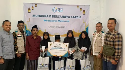Pemberian santunan berupa uang tunai dan juga peralatan sekolah kepada 31 santri.