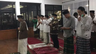 Sudah sah! Sesuai ketentuan, pemerintah telah menetapkan bahwa awal puasa Ramadhan jatuh pada Sabtu, 1 Maret 2025.