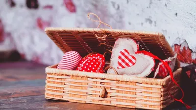 Kamu masih bingung mau ngasih kado apa di Hari Valentine nanti? Ini rekomendasi hadiah apa saja yang cocok.