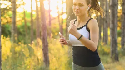 Mitos dan Fakta Kesehatan: Apakah Jalankan Program Diet dan Olahraga Saat Puasa Efektif?