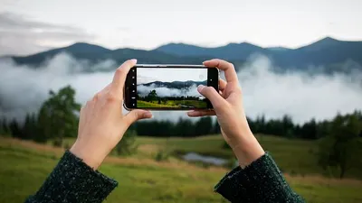 Sama-sama Punya Kamera 50MP OIS, Realme 13 4G atau Vivo IQOO Z9 5G HP Terbaik 2 Jutaan di Akhir 2024?