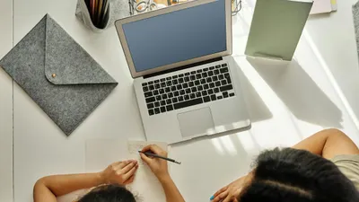Harga Murce! Ini 4 Rekomendasi Laptop yang Pas untuk Pelajar