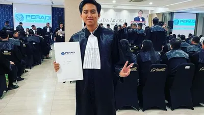Profil Muhammad Iqbal Ramadhan, anak pedangdut Machica Mochtar yang diduga ditangkap saat demo di Gedung DPR.
