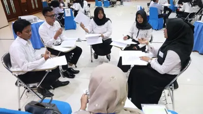 Berdasarkan jadwal yang dirilis oleh BKN, pendaftaran Pegawai Pemerintah dengan Perjanjian Kerja (PPPK) 2024 dibagi menjadi dua gelombang.