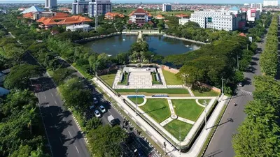Biaya kuliah di UNAIR dibagi menjadi 4 golongan yakni Uang Kuliah Tunggal (UKT) I, UKT II, UKT III, dan UKT IV.