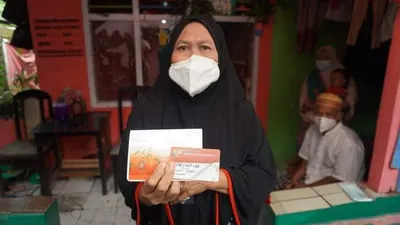 Seorang KPM telah menerima bansos dari Kemensos yang disalurkan bulan Juni 2024 