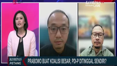 Pengamat Politik, Yunarto Wijaya (tengah)