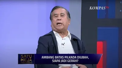 Maruarar Siahaan, Eks Hakim MK