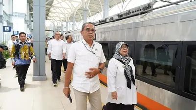 Jumlah penumpang kereta api (KA) di Jabodetabek dan Non-Jabodetabek setiap harinya jumlahnya lumayan banyak.