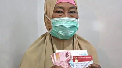 Pemerintah terus memproses tahapan pencairan bansos untuk KPM PKH, BPNT, DTKS, dan non DTKS.