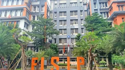 Beberapa Fakultas di UB bisa dikatakan lebih mudah dalam sistem pengajaran dan kompleksitas keilmuannya sehingga mahasiswa dapat lulus cepat.