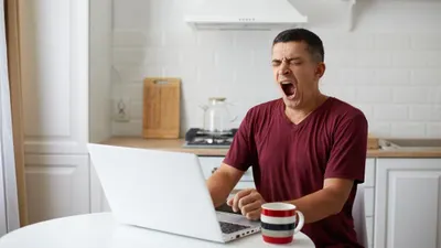 Salah satu kebiasaan yang menyebabkan kulit kusam adalah begadang