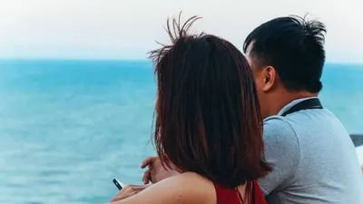 Bukan hanya cinta yang bertepuk sebelah tangan, persahabatan pun memungkinkan