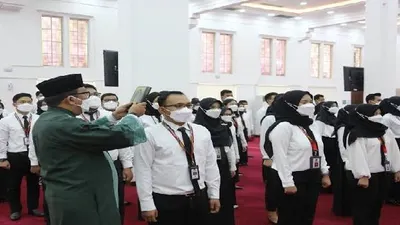 Peluang karir CPNS dan PPPK bagi lulusan SMA/SMK yang menawarkan gaji tertinggi yang kompetitif dan jaminan pensiun. 