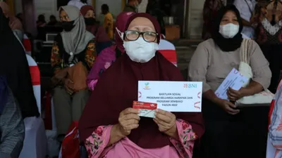 Ada berita penting yang harus KPM ketahui terkait pencairan bantuan PKH dan BPNT, baik itu yang disalurkan full melalui kartu KKS atau Pos.