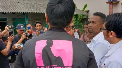 Gebrakan Baru Kaesang Terciduk Pakai Rompi Putra Mulyono Viral dan Trending di X, Netizen: Adik Fufufafa Lebih Menarik