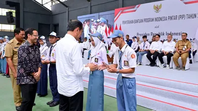 Anak Sekolah Sumringah! KJP Plus Tahap 1 Agustus dan 2 Bansos Cair untuk KPM SD-SMA/SMK hingga Rp1,8 Juta, Ambil di Bank Tanggal Ini