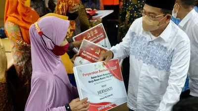 Salah satu jenis bantuan yang bisa dinikmati oleh anak-anak Indonesia adalah bantuan sosial atensi bagi Yatim Piatu atau bansos Yapi.