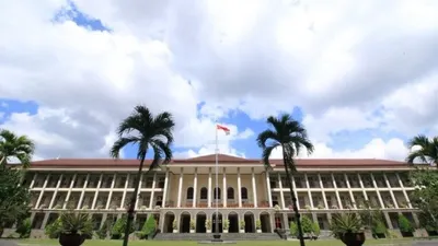 Universitas Gadjah Mada (UGM). Dari hasil perangkingan yang dilakukan oleh THE WUR 2024 didapatkan 11 universitas yang memiliki jurusan komunikasi terbaik di Indonesia.