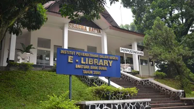 IPDN (Institut Pemerintahan Dalam Negeri).