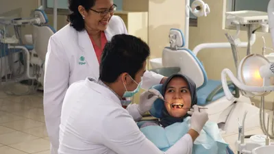 Jurusan kedokteran gigi menjadi salah satu jurusan kuliah yang banyak diminati oleh calon mahasiswa.
