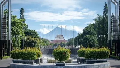Universitas Gadjah Mada atau UGM kembali membuka jalur mandiri PBUTM 2024 untuk siswa berprestasi kurang mampu