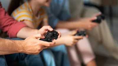 Bagi gamers yang ingin mengubah passion mereka menjadi karir profesional, memilih jurusan kuliah yang tepat adalah langkah awal yang penting.