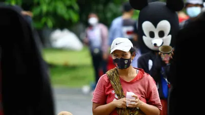 Tercatat sekarang bahwa jumlah penduduk miskin di wilayah DKI Jakarta menurun 0.14 persen dengan total 464.930 orang.