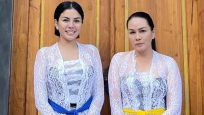 Nikita Mirzani dan Fitri Salhuteru.
