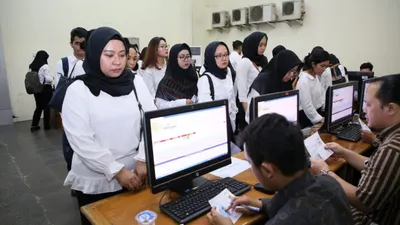 Pelamar CPNS 2024 akan menghadapi tes seleksi kompetensi dasar (SKD) yang akan dilaksanakan pada 16 Oktober sampai 14 November 2024.
