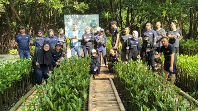 Dalam rangka memperingati Hari Mangrove Sedunia, PT Permodalan Nasional Madani (PNM) melakukan penanaman lebih dari 50.000 pohon mangrove di 14 titik secara serentak.
