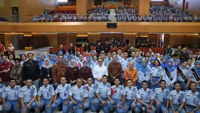 Mahasiswa Poltek STIS bersama MenPANRB