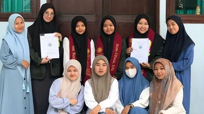 Ilustrasi mahasiswa beres sidang skripsi