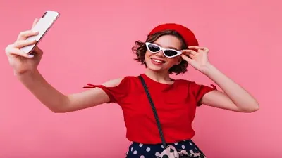 Mereka yang menggunakan foto selfie untuk foto profil, akan menunjukkan kepribadian  berbeda dengan yang menggunakan foto bersama pasangan. 