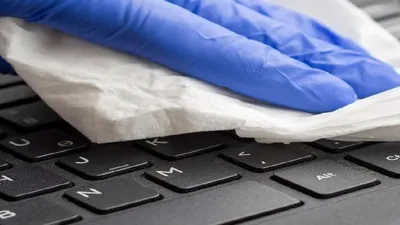 Keyboard merupakan salah satu komponen vital dalam sebuah laptop maupun PC yang tidak dapat dibersihkan secar asal-asalan. 