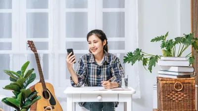 IRT Merapat! 3 Rekomendasi Kerja Remote untuk Ibu Rumah Tangga Cuma Pakai HP Tapi Gaji Tidak Main-main