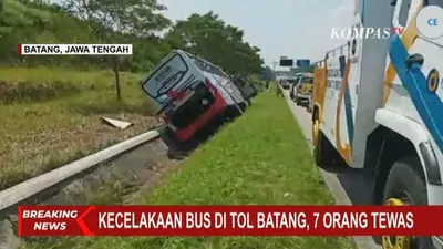 Kecelakaan Bus di Tol Batang