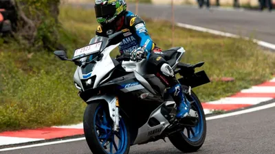R15 Connected Debut di Sirkuit Gery Mang, bLU cRU Riding Experience Bareng M Faerozi