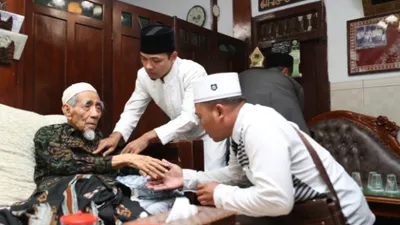 Rahasia Mbah Moen Amalan Sakti Pelunas Hutang dan Pembuka Pintu Rezeki