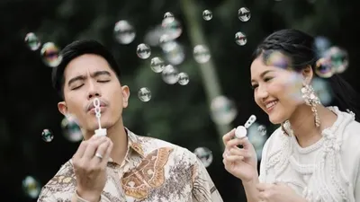 Erina dan Kaesang menjadi perbincangan hangat setelah keduanya terlihat menggunakan jet pribadi untuk perjalanan ke Amerika Serikat.
