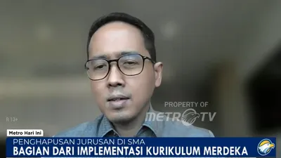 Penghapusan jurusan IPA, IPS, dan Bahasa di sekolah menengah atas (SMA) di seluruh Indonesia menjadi kontroversi.