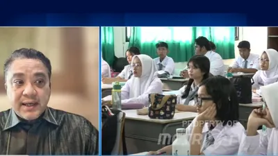 Wakil Ketua Komisi X DPR RI, Dede Yusuf, mengkritik penghapusan jurusan di jenjang pendidikan SMA yang menjadi kontroversi.