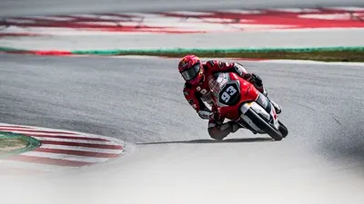 Ardi Aditama diatas motor balapnya.